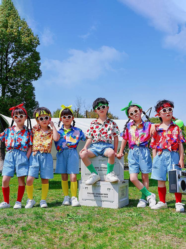 Liuyi Kindergarten Hong Kong Wind Dance La La Team Performance Service Small and Seed Student Games Parent -Child Interactive Performance Service