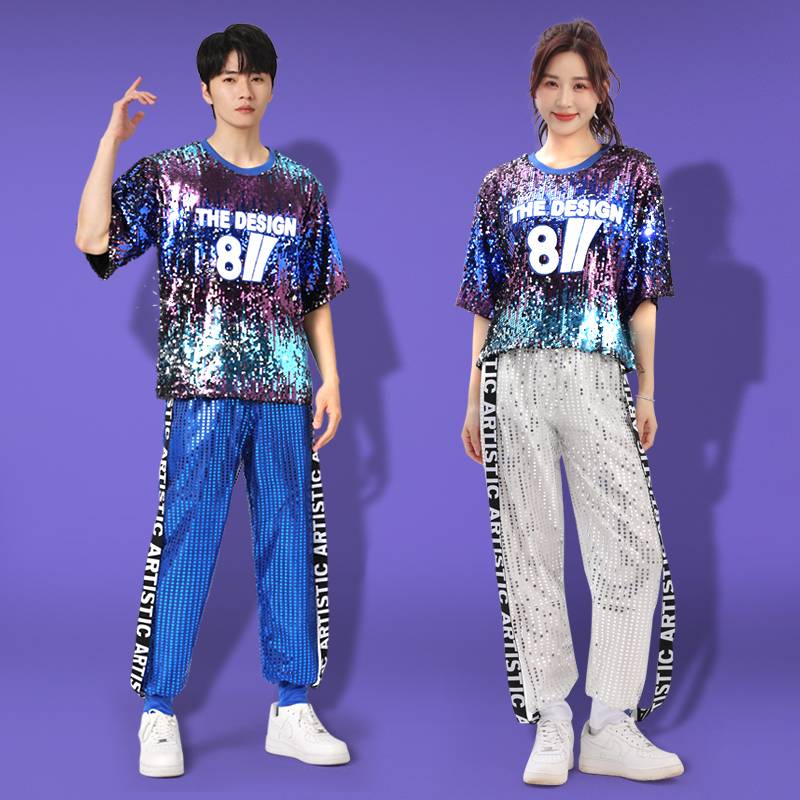 Jazz dance showing clothing cheerleader clothing subjects three men and women sets of loose primary and secondary school students cheerleading