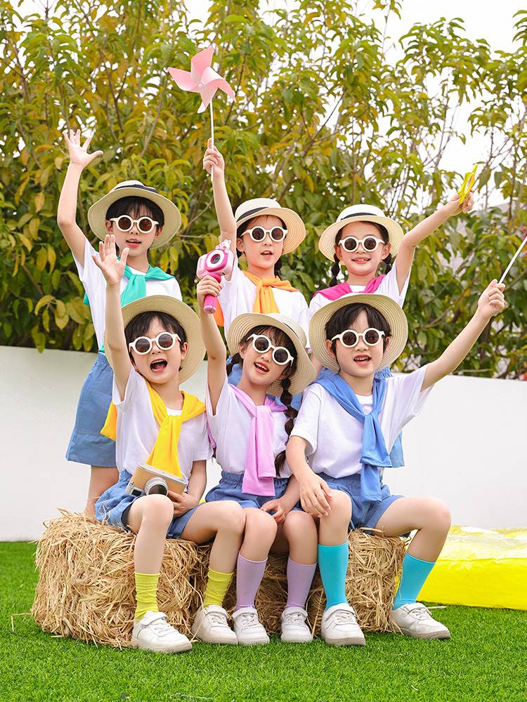 Kindergarten Graduate Show Costume National Chao Elementary School Games La La Team Performance Color Liuyi Children's Performance Service