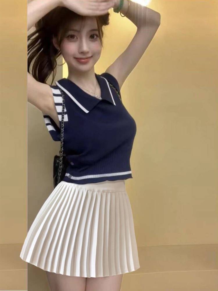 The Korean women's group of adult latte college football-baby cheerleaders