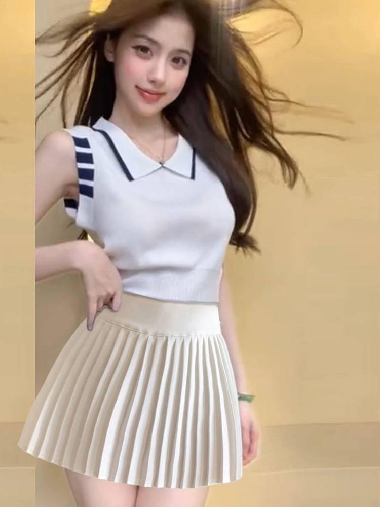 The Korean women's group of adult latte college football-baby cheerleaders