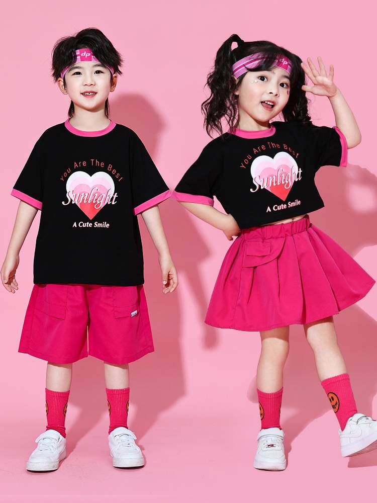 Children's Games Clothing Liuyi. Tong La La team performance service kindergarten love short -sleeved performance set