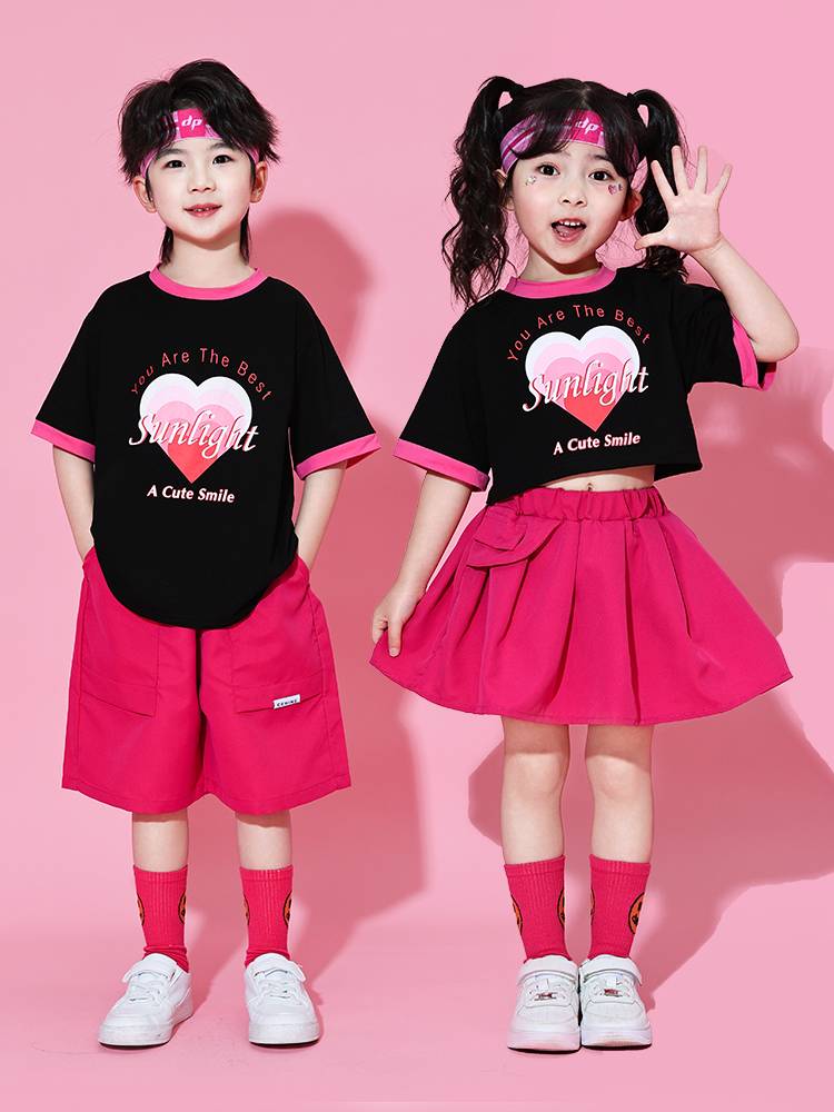 Children's Games Clothing Liuyi. Tong La La team performance service kindergarten love short -sleeved performance set