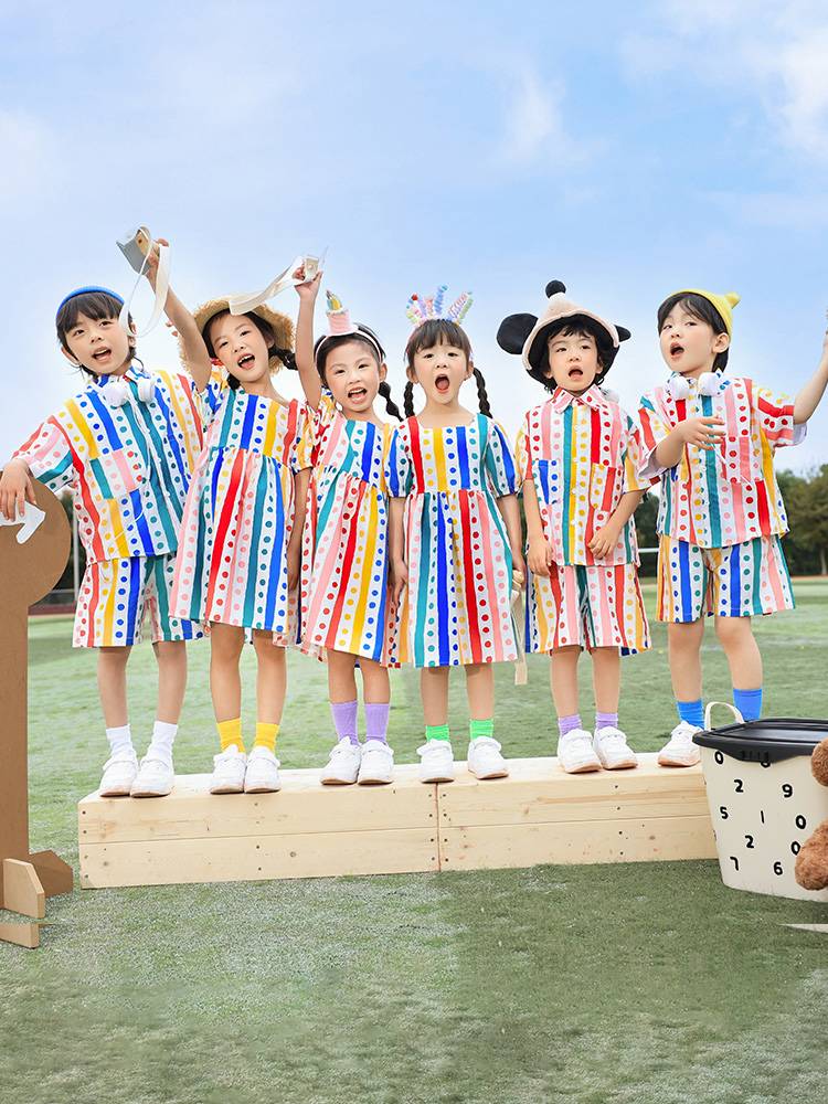 Liuyi Children's Watches Out of the La La Team Performance Services Kindergarten Class Games opening ceremony to enter the clothing suit