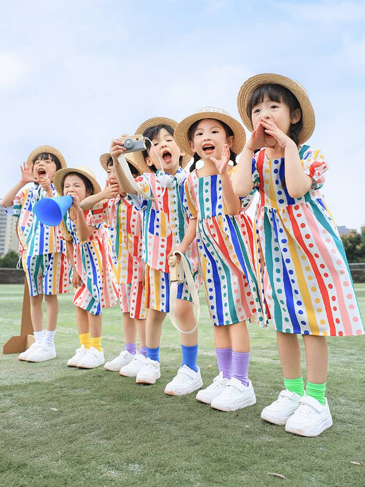 Liuyi Children's Watches Out of the La La Team Performance Services Kindergarten Class Games opening ceremony to enter the clothing suit