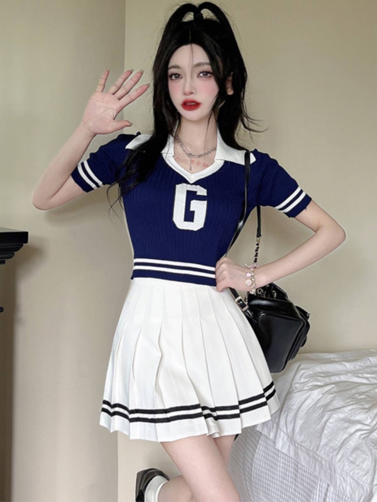Adult women's group cheerleading cheerleading performance service college student sports meeting class service middle school student jazz dance watch show