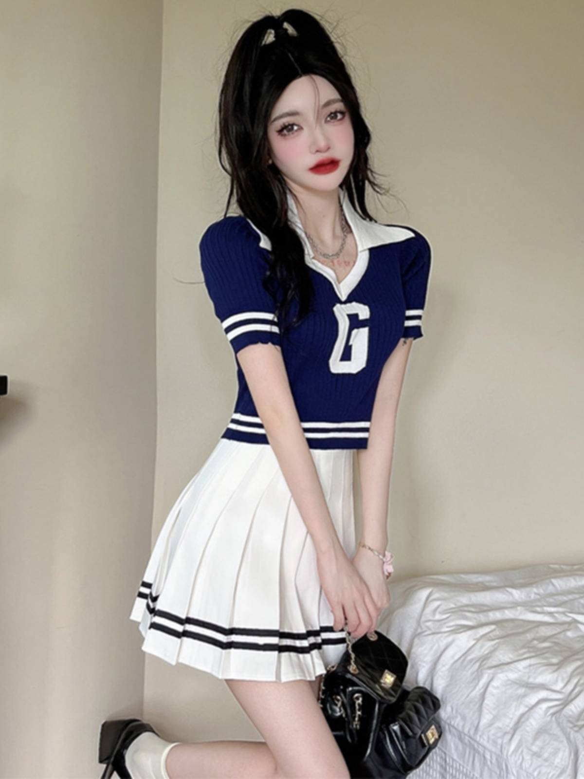Adult women's group cheerleading cheerleading performance service college student sports meeting class service middle school student jazz dance watch show