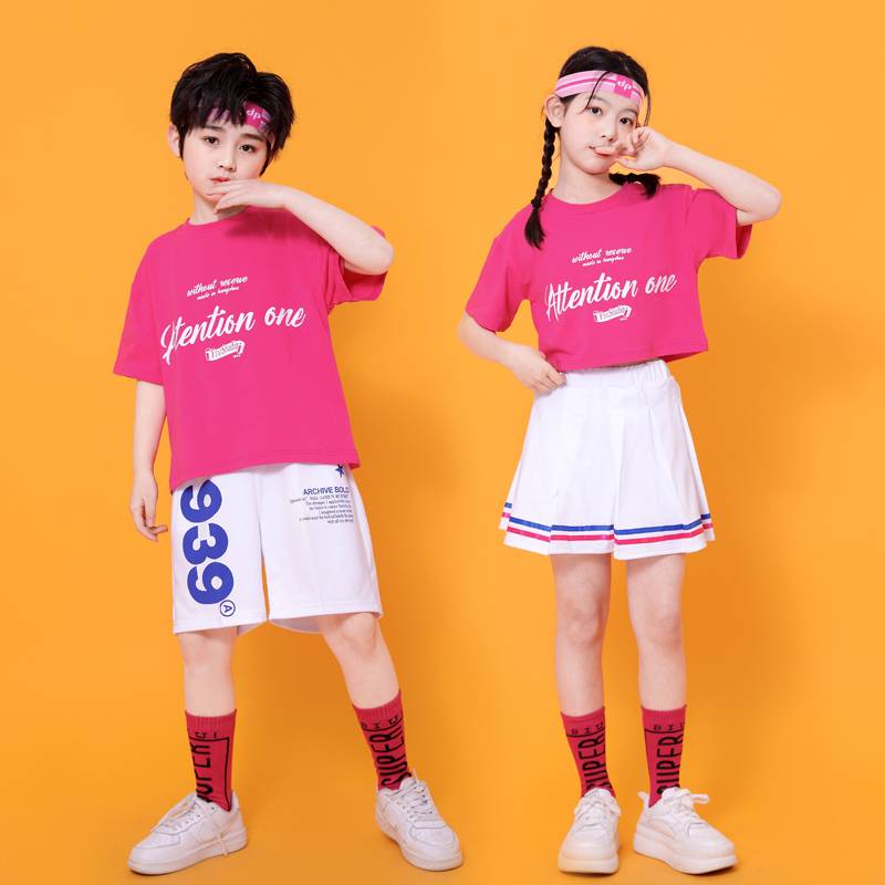 The opening ceremony of the primary school sports meeting, the children's laid team competition, the clothing of the children's Lala fuck chorus clothing