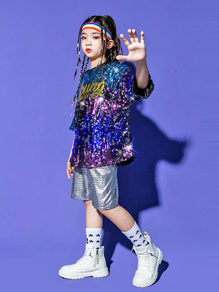 Male and girls, drums, dressing Liuyi Children's Sequenant Dance Performance Service Kindergarten La La Team Performance