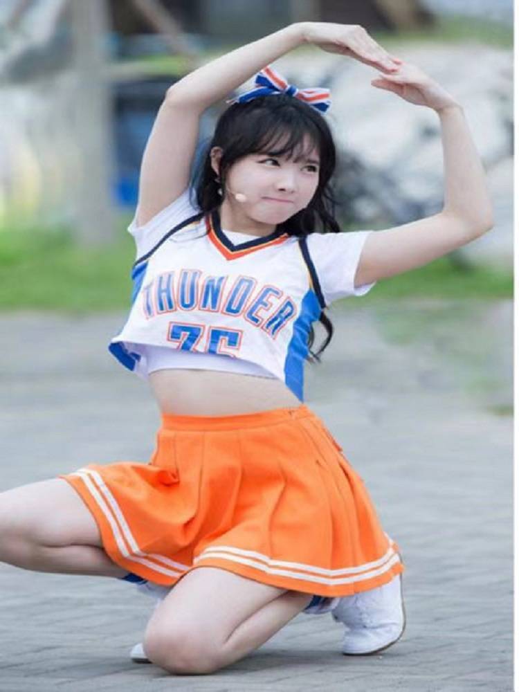 The Korean girls cheerleading, football-baby-school sports, cheering group