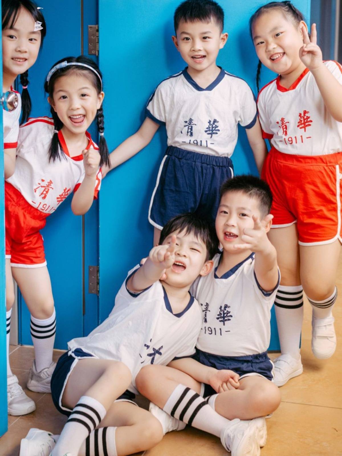 Kindergarten cheerleading team performance clothing Peking University Tsinghua short -sleeved suit summer graduation photo show