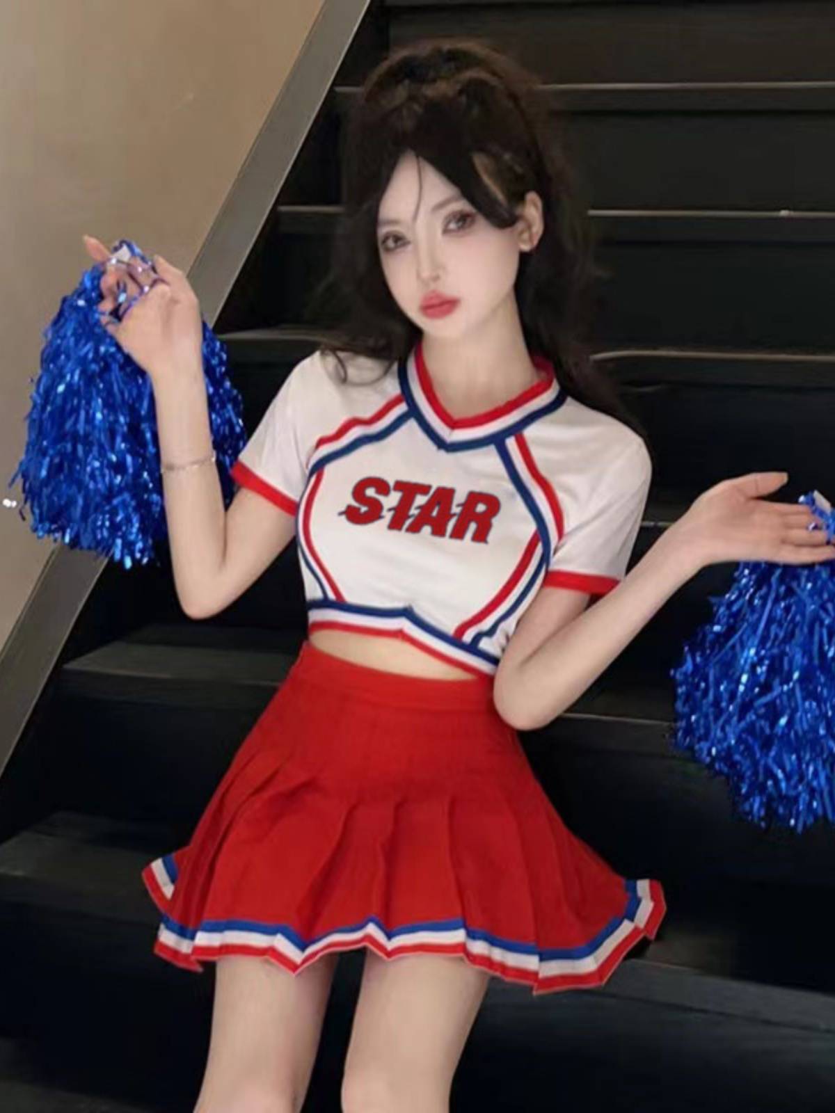 The Korean girls staged a cheer-and-play student group dance costume