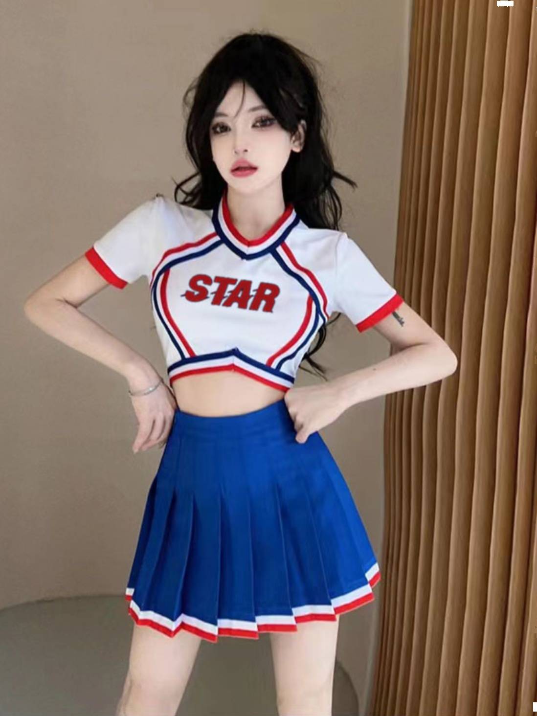 The Korean girls staged a cheer-and-play student group dance costume