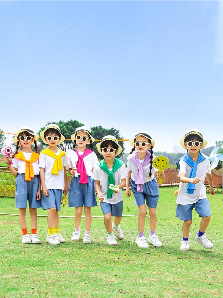 Children's Day Performance Care Kindergarten Graduation Photo Candy -colored Tema Elementary Student La La Team Performance Service