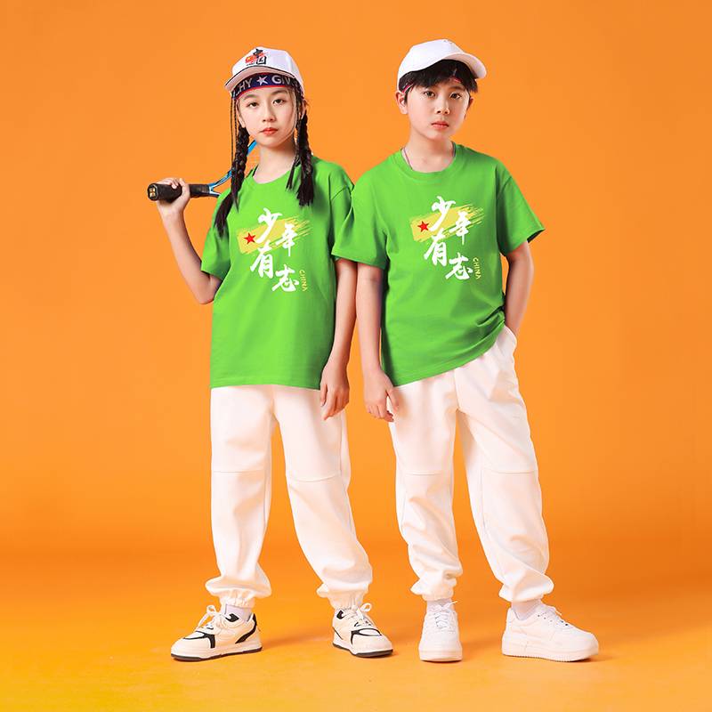 The kindergarten graduation ceremony class service juvenile has a will to perform the primary school sports party