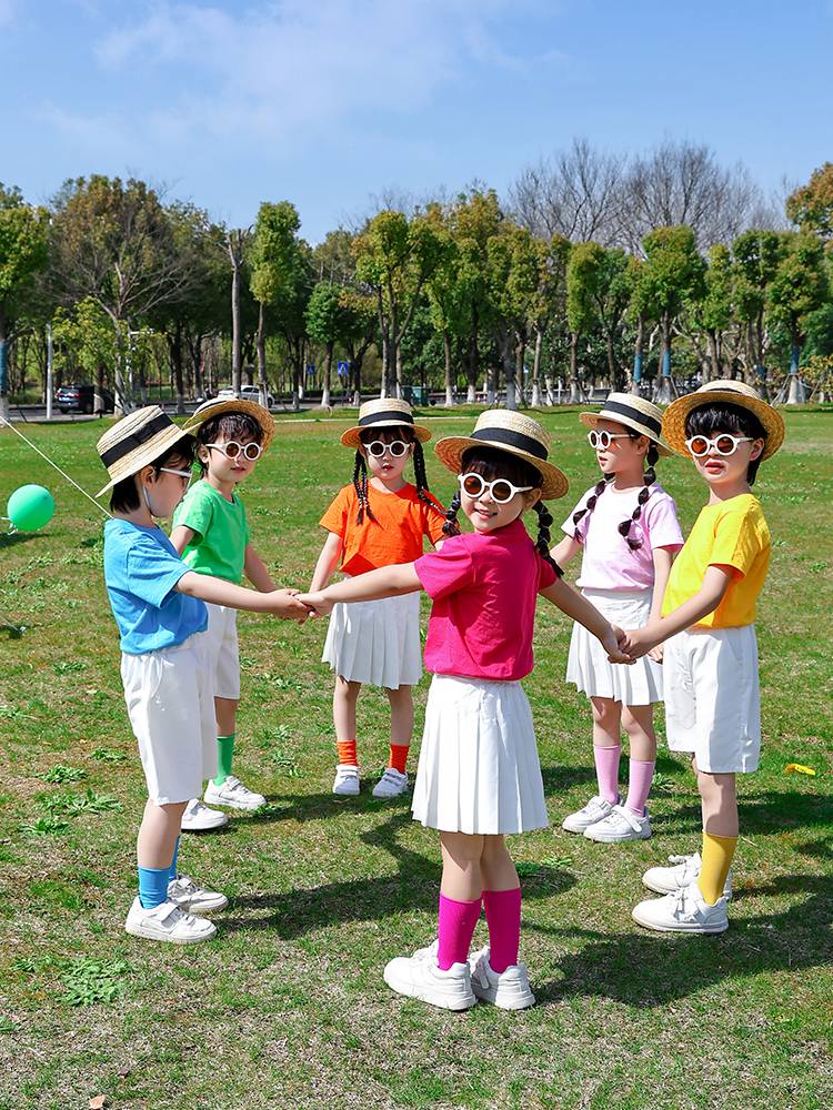 Children's Sky Performance Services Six Kindergarten Candy -colored short -sleeved pleated skirt show