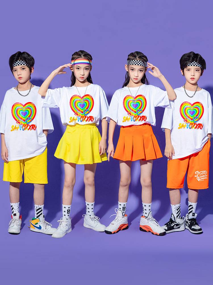 Liuyi cheerleading team performance service sports meeting la la la fucking kindergarten chorus chorus modern dance health aesthetic dance