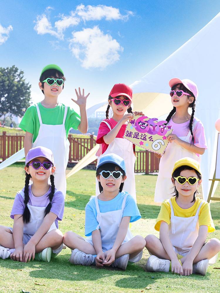 Children's cheerleading team showing kindergarten Kindergarten Summer Belt Pants Service Primary School Students Graduation Photo Chorus Performance Service