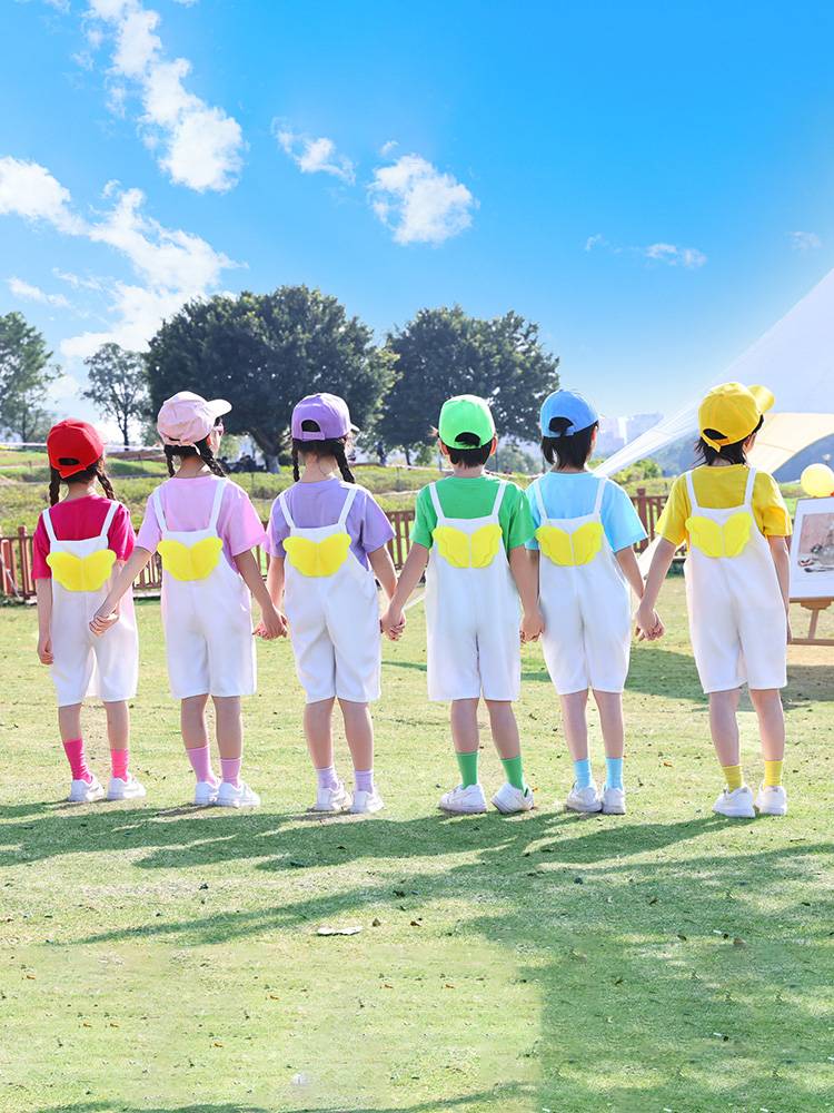 Children's cheerleading team showing kindergarten Kindergarten Summer Belt Pants Service Primary School Students Graduation Photo Chorus Performance Service