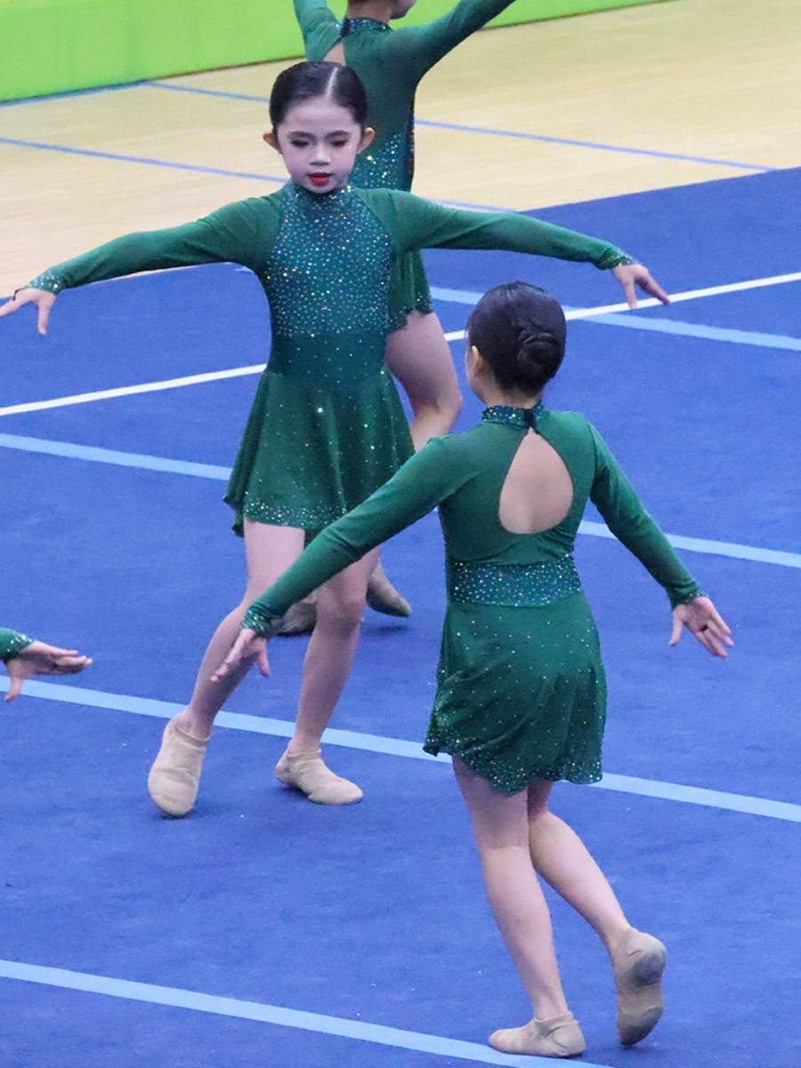 Custom cheerleading competition clothing cheerleading team clothing team clothing team clothing and gym costume 24 new students female and male