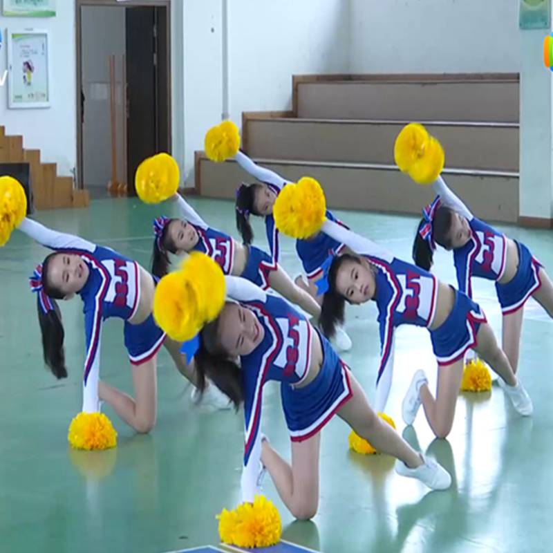 Children La La Fuck Fuck Fuck Fuck Team Football Baby Performance Service Primary and Middle School Student Games Opening Veterans Performance Service