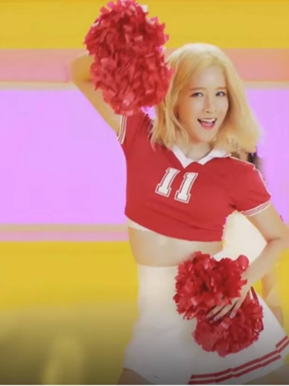 The Korean girls staged a cheerleading dress for the junior college group