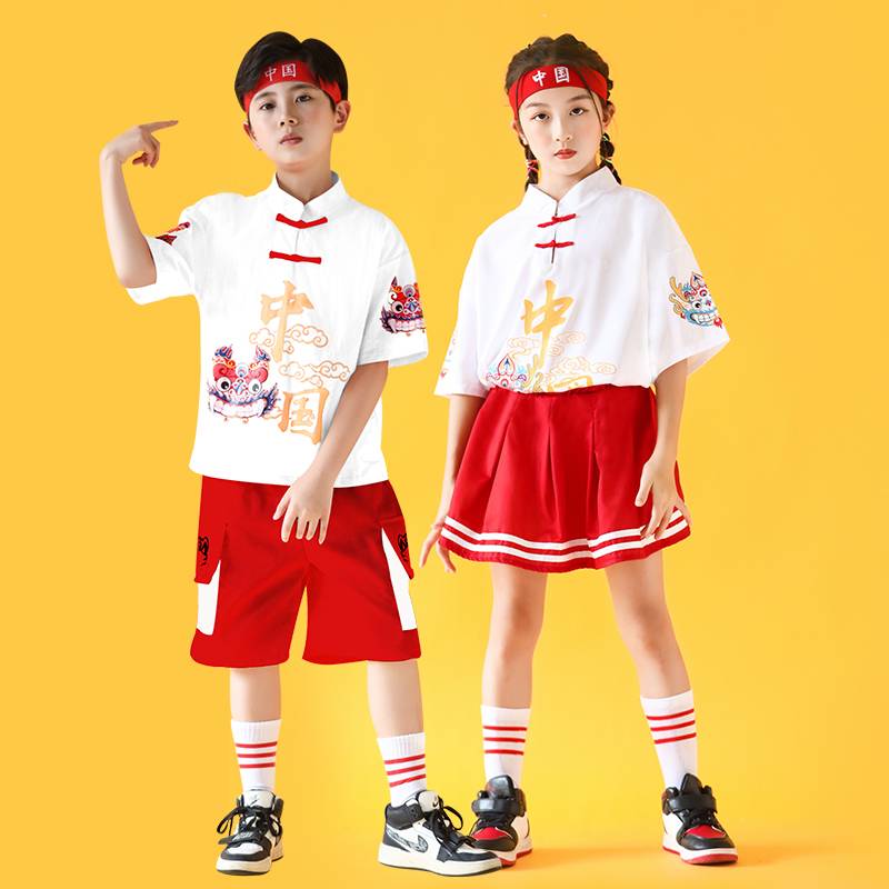 The opening ceremony of the primary school autumn sports meeting showed children cheerleading team performances, clothing, lake operations Chinese trend