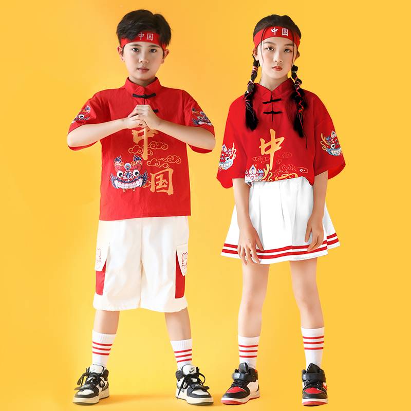 The opening ceremony of the primary school autumn sports meeting showed children cheerleading team performances, clothing, lake operations Chinese trend