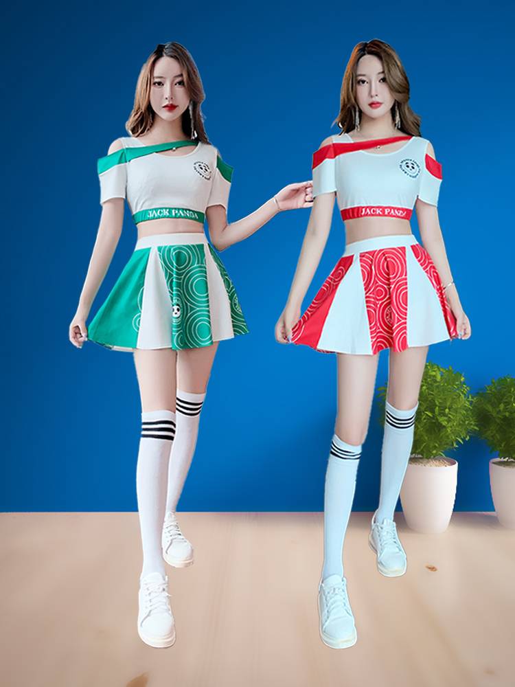 ♪ Soccer ♪ ♪ European Cup cheerleading ♪