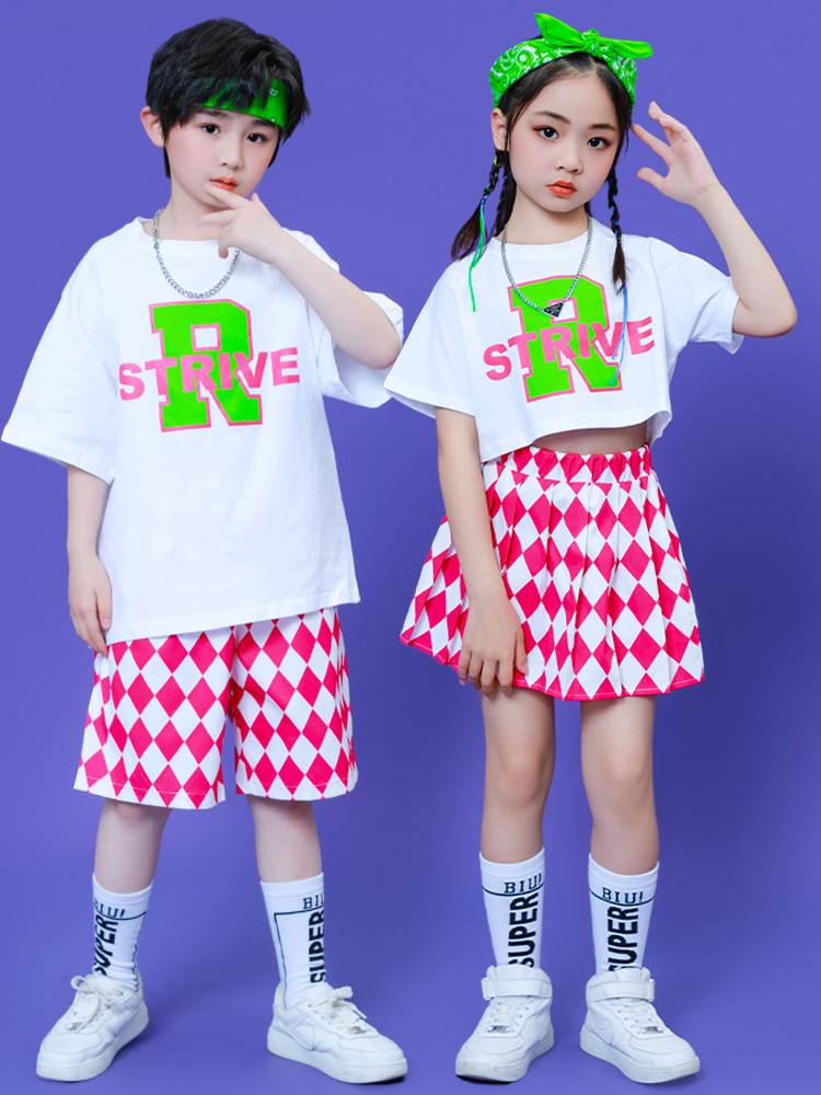 The opening ceremony of the primary school sports meeting class service children cheerleading team performance chorus performance modern jazz dance clothing