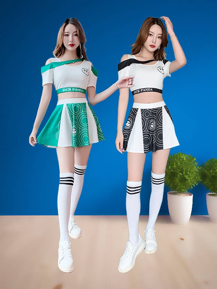 ♪ Soccer ♪ ♪ European Cup cheerleading ♪