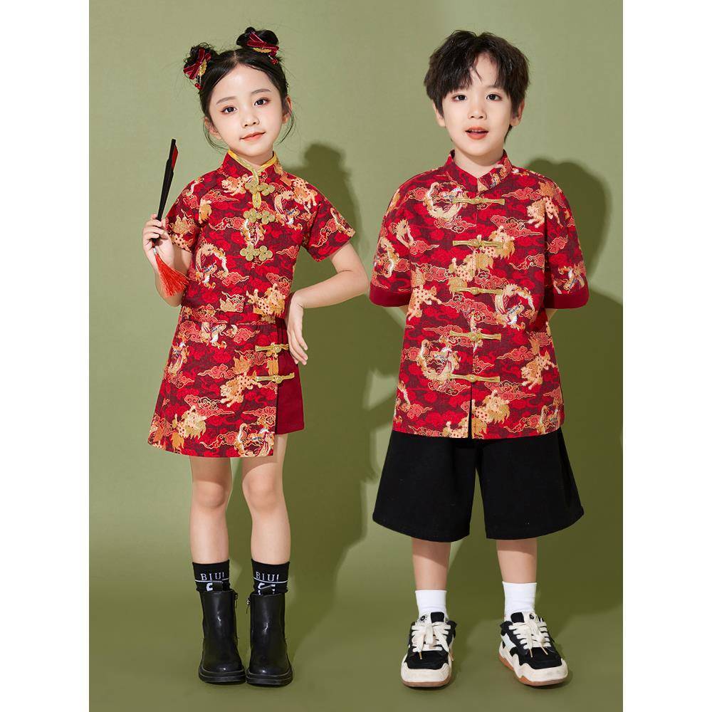 Primary school student Liuyi cheerleading team performed a happy national tide style Tang dress young children Chinese style poetry chanting chorus