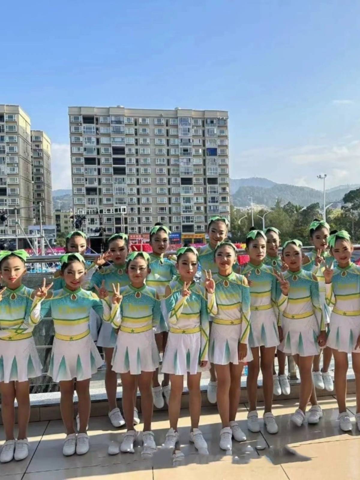 Children cheerleading team performance service Jianmei competition competition competition elementary school sports meeting cheerleading girl group performance service