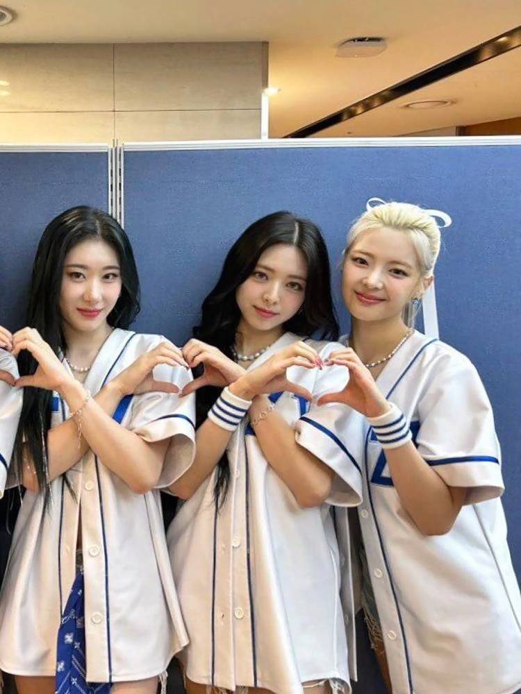 ITZY women's group in the same style of singing clothing American baseball uniform la la la la la la streets dance hip -hop jazz KPOP performance suit