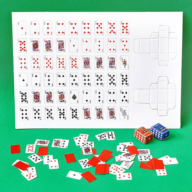 Portable palm chess and card game poker children's creative mini poker fun funny sloppy card