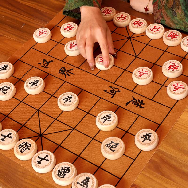 Chinese chess and chess chess boards for children and elementary school students with adults and elderly people with big chess pieces