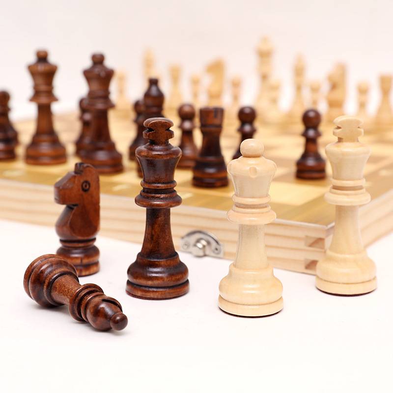 Magnetic International Chess Wood Folding Color Box Put two after two competitive puzzle chess and card toys