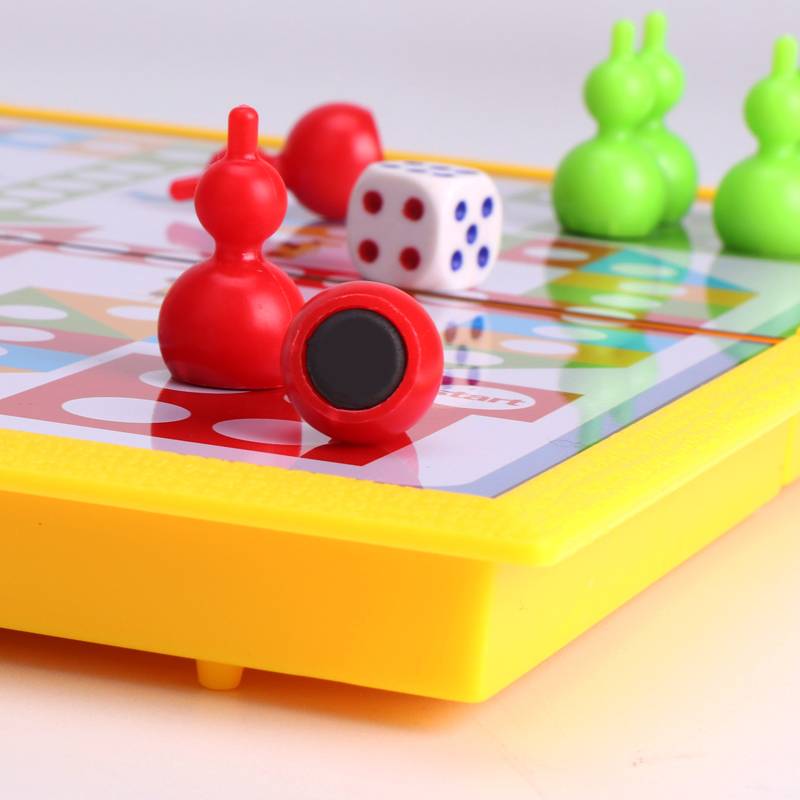 Children's flying chess magnetic folding chess fifth son and wisdom game chess kindergarten parent -child toy gift