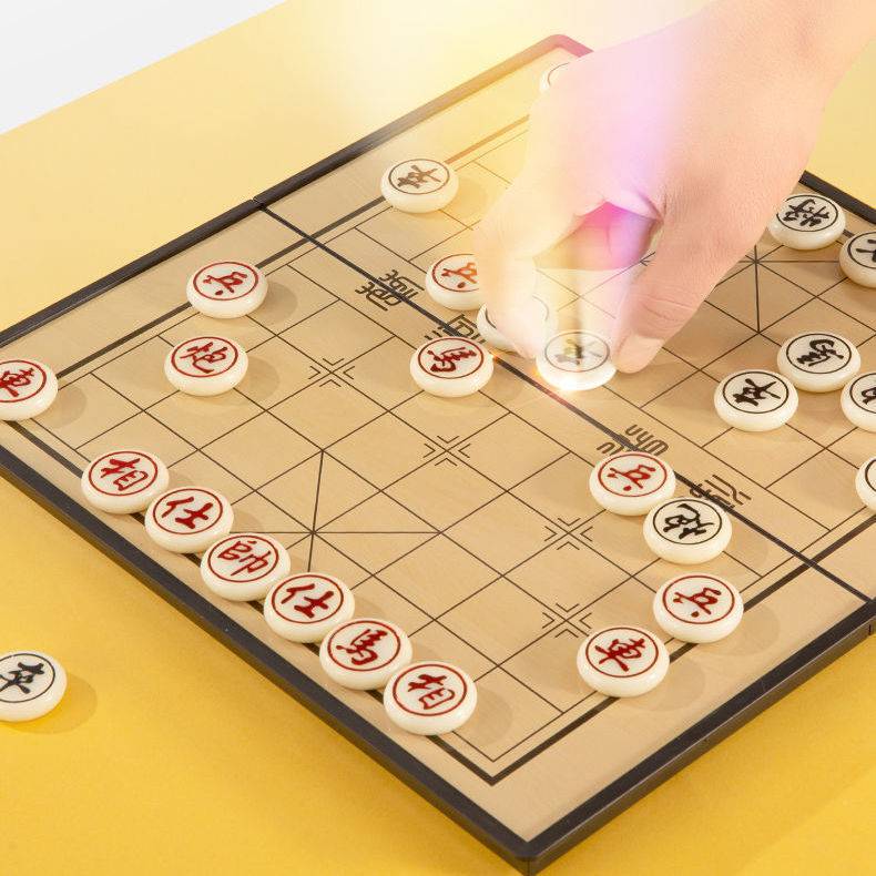 Chinese chess magnetic folding high -end solid wood chessboard children students adult puzzle game portable chess training