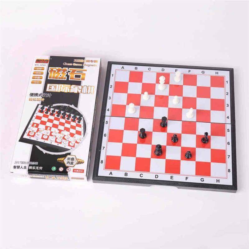 Chess in five-story chess games, black and white chess toys for the first time, and the first-student board