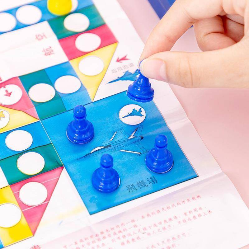 ! Double elementary school students play toy scholars Wuzi Chess Portable Interactive Battle Battle Battle Game Chess Folding