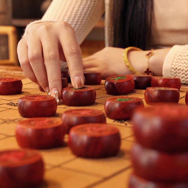 ♪ High-quality, real-wood chess board with leather board ♪