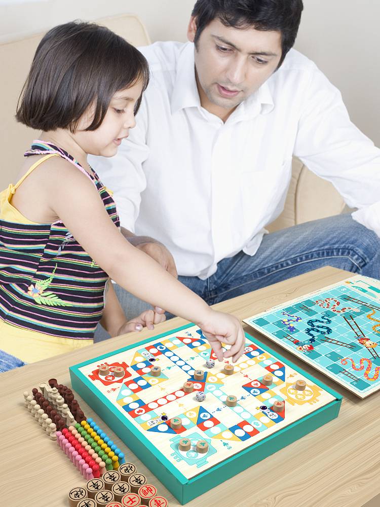 Five-in-a-half-a-round, multi-purpose board 4 in a game