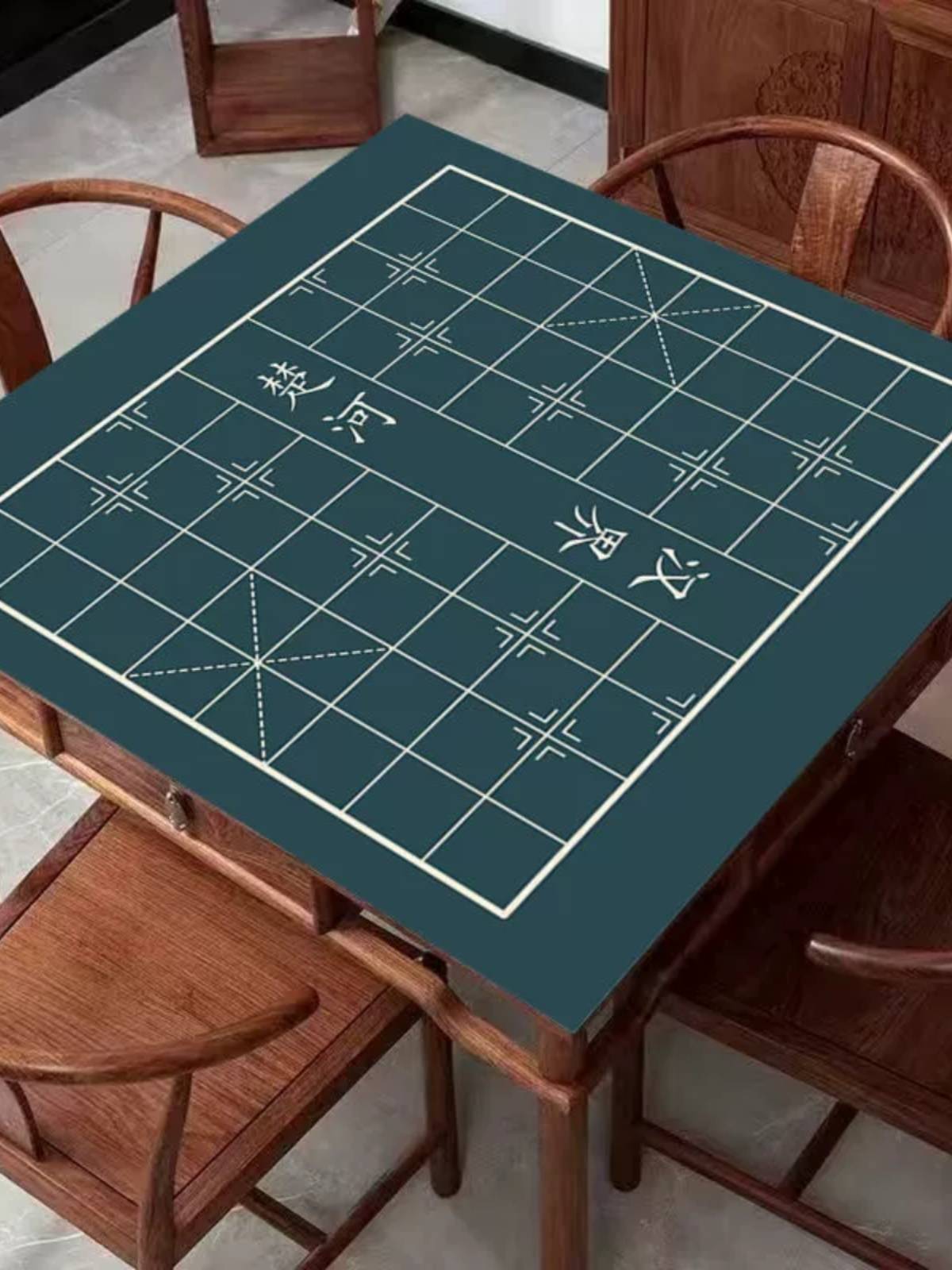 Chess board sells board paper without a large folding of a portable tablecloth with a slide-proof tablepad
