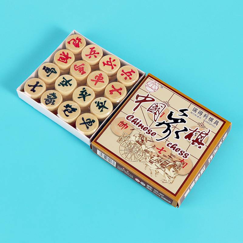 1 box of wood chess