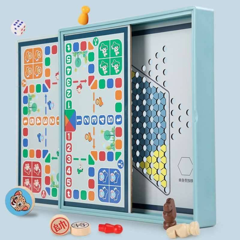 Chess scholar combines board board and board board with a five-story board to play with an interactive first-class game