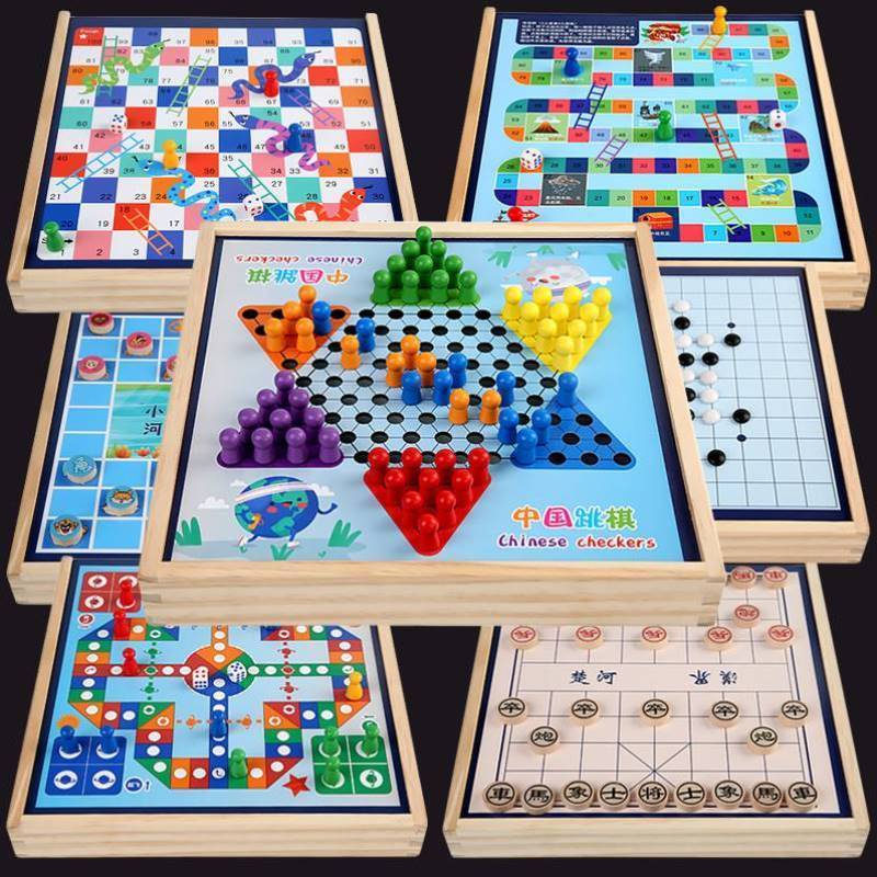 Play a game of chess and play a folder game with a five-player board of chess