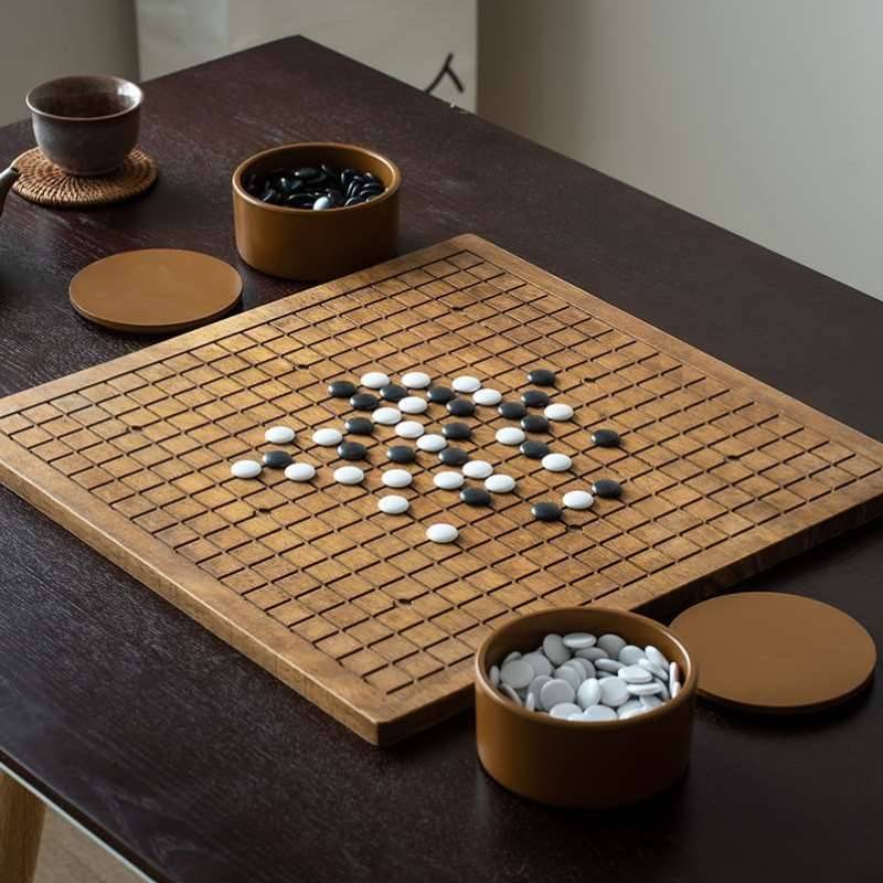Chess and cards, black and white chess, two -person portable interactive interactive chessboard, five -son chess combination game toys old -fashioned China