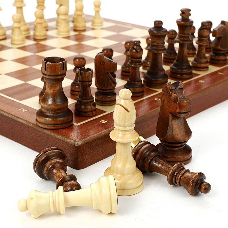 Wooden chess manufacturer direct selling veneer chessboard folding portable competitive wisdom board game toy chess