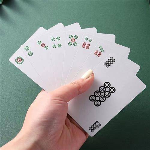 mahjong travels in short and thick mahjong poker mini mahjong cards and delivers dice with silent mahjong